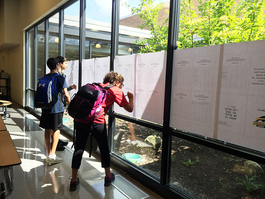 Students sign up for clubs outside the atrium. Photo by Vivian Li.