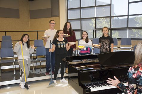 Beachwood's Solid Gold show choir rehearses their number for Cabaret Night. Photo by Nakita Reidenbach