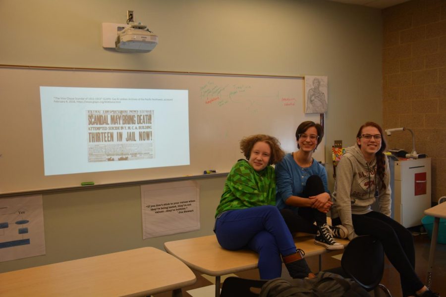 Sophomore+Channah+Creve%2C++freshman+Emily+Isaacson+and+sophomore+Mirabelle+Wooley+at+the+first+presentation+on+Feb.+7.+Photo+by+Jacob+Borison