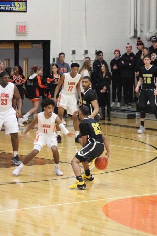 Boys Basketball Defeats Orange, Advances to 5-0