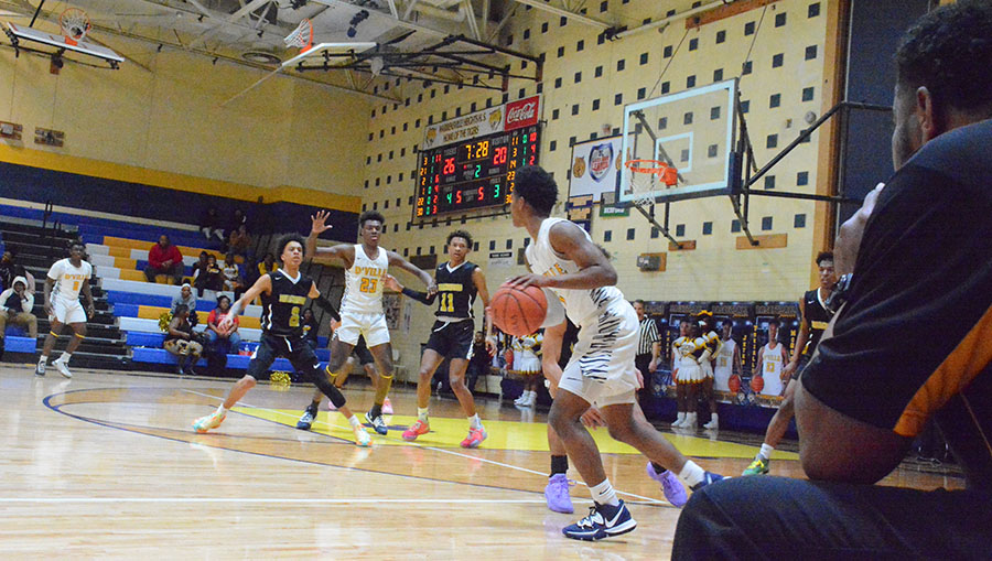 Fast-Paced Warrensville Tigers Defeat Bison in Second Round of Playoffs