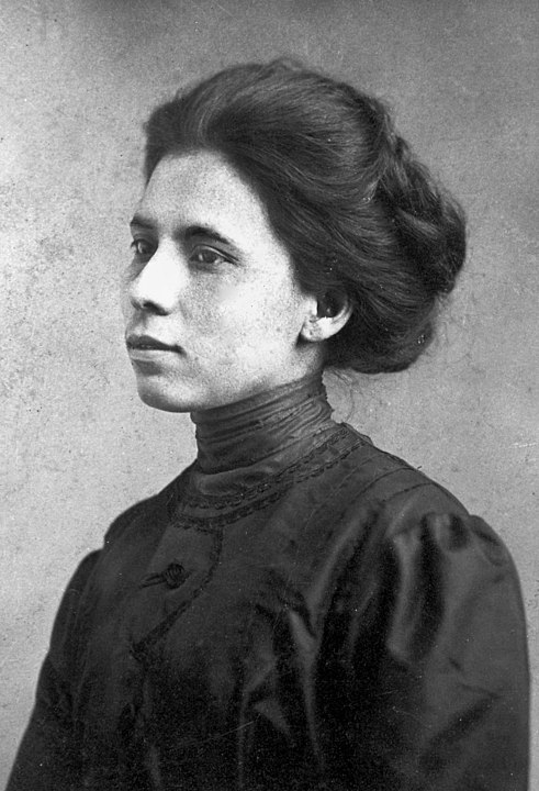 Jovita Idár served as a nurse for the army and crossed the border into Mexico in 1913 during the Mexican Revolution.