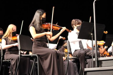 Concertmaster Moonhee Kim is a member of the Cleveland Youth Orchestra and a participant in the Cleveland Institute of Music young artists’ program.
