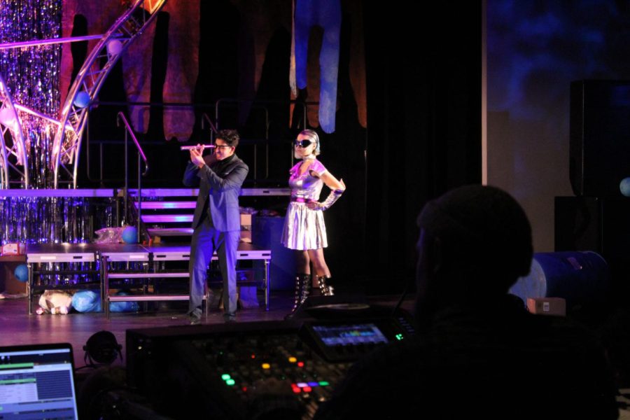 Julian Landes as Patchy the Pirate and Ana Ribeiro Duraes as Karen during the pre-show teaser.