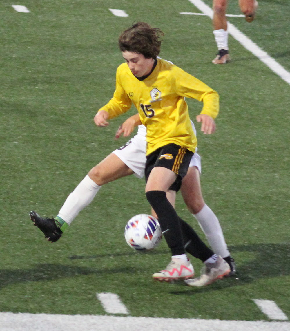 Asher Gearity obtaining the ball