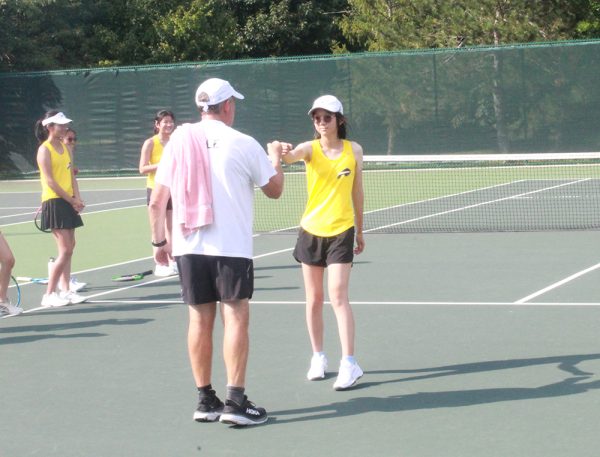Coach Cole encourages junior Emma Wang before the Shaker match on Sept. 4.
