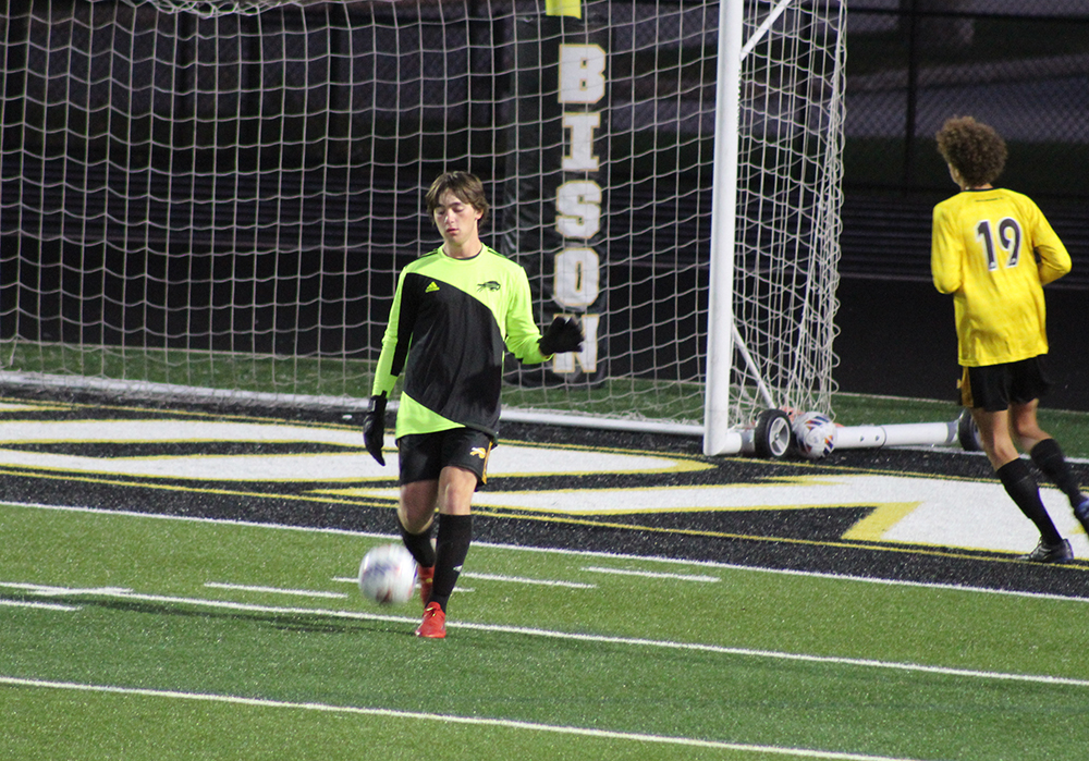 Rosenblitt defends the goal.