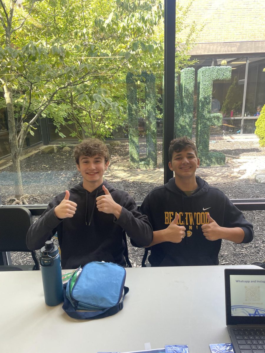 Israeli Culture Club President Isaac Gorodeski and Vice President Jude Landes at their club stand. 