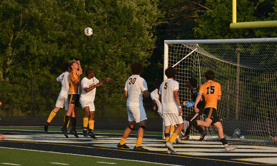 Ido Rub heads the ball in the direction of the goal