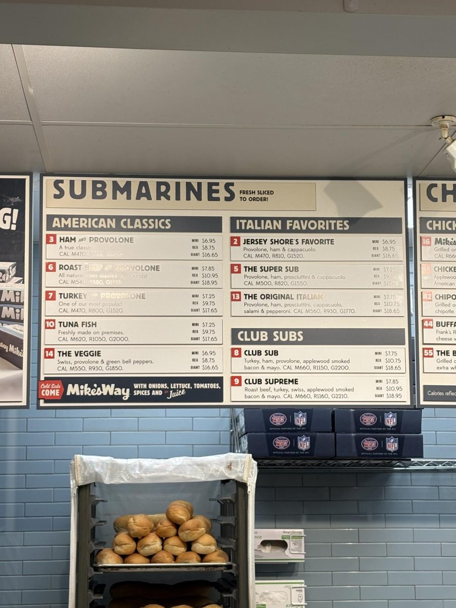I ordered a regular-sized #10 tuna sub on white bread with a bag of Miss Vickie's jalapeno-flavored chips and a regular-sized (22 oz.) Pepsi
