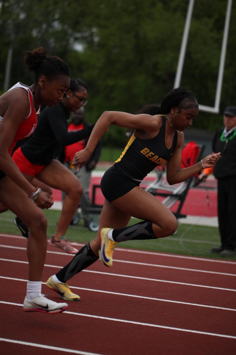 Sophomore K'din Harris-Tate pulls ahead of opponents in the 100m dash.